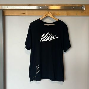Nike Men’s XL The Nike Tee T-shirt